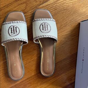 Tommy Hilfiger Women's Brown and Cream Slide Sandals